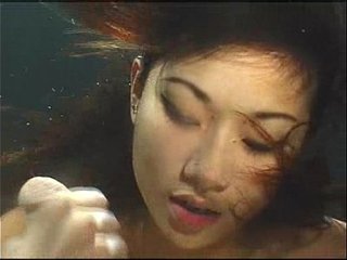 Underwater Asain Blowjob